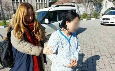 Tartıştığı erkek arkadaşını bıçakla ağır yaraladı
