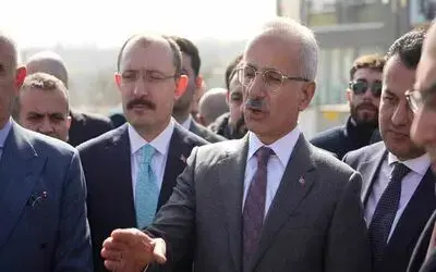 Bakan Uraloğlu, Yeşilkent Kavşağı’nı ve Şehir Hastanesi yolunu inceledi
