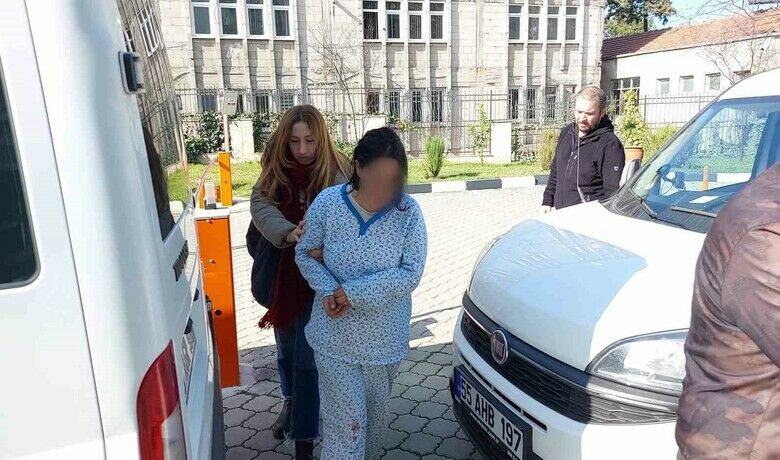 Erkek arkadaşını bıçaklaağır yaralayan kadın tutuklandı - Samsun’da tartıştığı erkek arkadaşını bıçakla ağır yaralayan kadın, çıkarıldığı mahkemece tutuklandı.