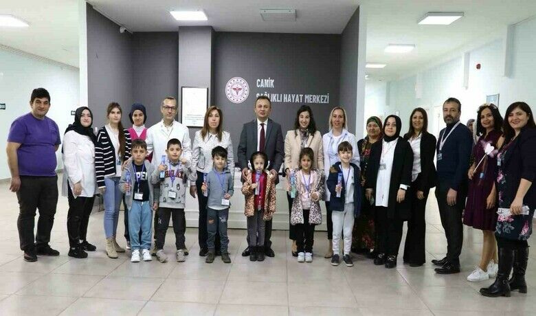 Samsun’da anaokullarında "Diş Sağlığına Yolculuk"
 - Samsun’da anaokullarında "Diş Sağlığına Yolculuk" adı altında sağlık taraması başlatıldı.