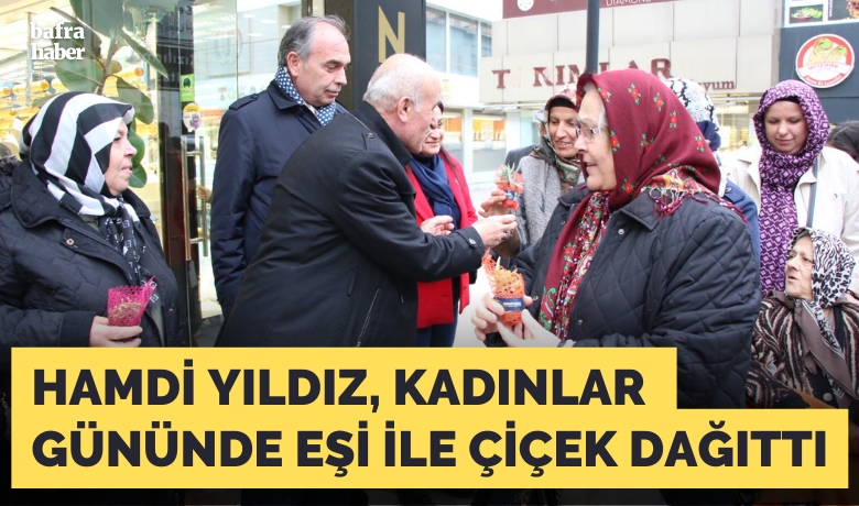 Hamdi Yıldız, Kadınlar GünündeEşi İle Çiçek Dağıttı - İYİ Parti Bafra Belediye Başkan Adayı Hamdi Yıldız eşi Gülten Yıldız ile beraber 8 Mart Dünya Kadınlar Gününde çiçek dağıttı