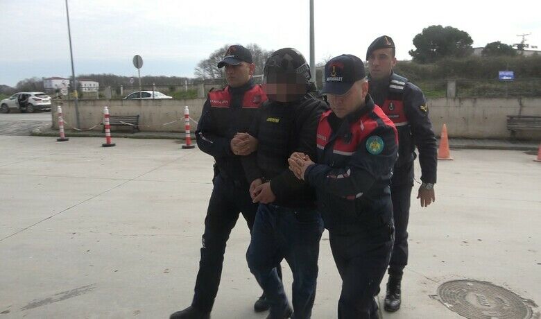 Akrabasını vuran zanlı tutuklandı
 - Samsun’un Bafra ilçesinde çıkan silahlı kavgada akrabasının ölümüne neden olan şahıs tutuklandı. Zanlı, jandarmaya teslim olmaya giderken sosyal medya hesabından canlı yayın açtı.