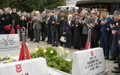 Çanakkale Zaferi’ne kutlama, şehitlere dua
