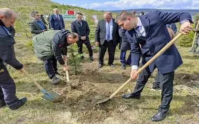 Şehitler için fidan dikildi
