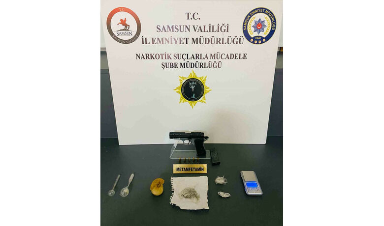 Apart daireye uyuşturucuoperasyonu: 5 kişi yakalandı - Samsun’da apart daireye düzenlenen uyuşturucu operasyonunda 5 kişi yakalandı.