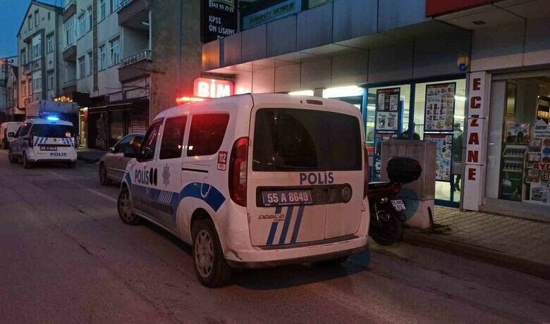 Tartıştığı market müdürünü bıçakladı
 - Samsun’un Bafra ilçesinde bir şahıs tartıştığı market müdürünü bıçakla yaraladı.