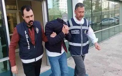 Zincir marketten bir ayda 194 şişe içki çalıp büfelere sattı
