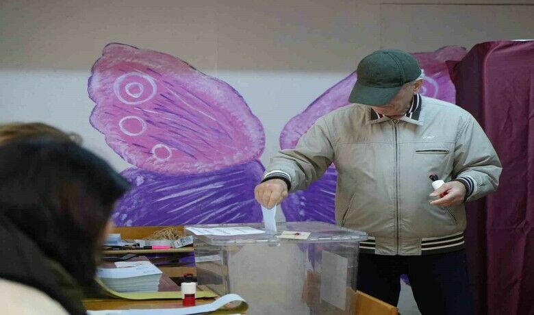 Samsun’da küskünler 3. parti: 205bin 773 seçmen sandığa gitmedi - Samsun’da mahalli seçimlerde resmi olmayan sonuçlara göre Cumhur İttifakı adayı Halit Doğan 330 bin 636 oyla başkan seçilirken, 205 bin 773 seçmen sandığa gitmedi, 49 bin 641 oy pusulası ise geçersiz sayıldı.