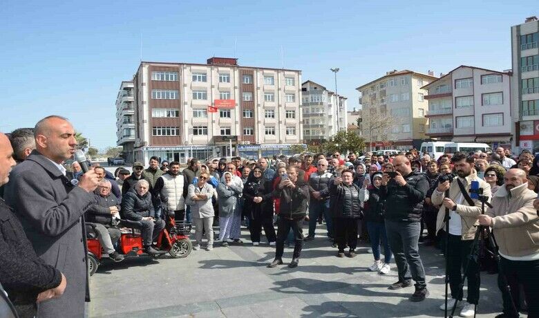 Aydoğdu: “Yakakent’e ait her şey Yakakentlinindir” - 31 Mart yerel seçimlerinde Yakakent Belediye Başkanı seçilen Dr. Şerafettin Aydoğdu, kent meydanında basın açıklaması yaparak, “Yakakent’e ait her şey Yakakentlinindir” dedi.