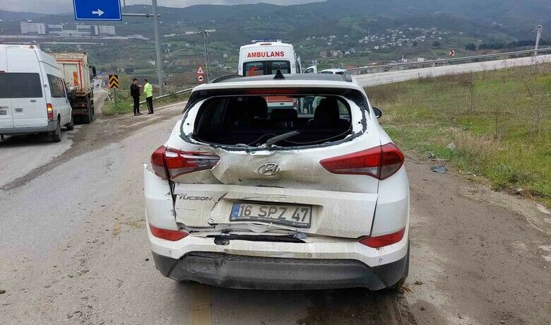 Samsun’da kamyon otomobile arkadan çarptı: 2 yaralı
