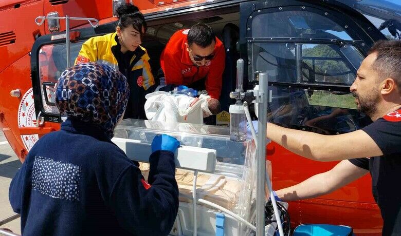 Ambulans helikopter yeni doğanbebek için zamanla yarıştı - Samsun’da ambulans helikopter, yeni doğan bebek için zamanla yarıştı.