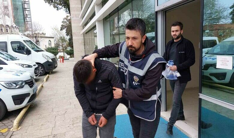 Samsun’da bir kişiyisilahla yaralayan şahıs tutuklandı - Samsun’da bir kişiyi tabancayla yaralayan şahıs, polis tarafından yakalandı ve çıkarıldığı mahkemece tutuklandı.
