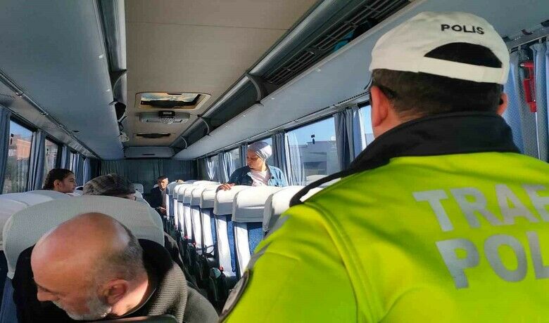 Trafik ekiplerinden yolcu ve sürücülere uyarı
 - Samsun Bafra İlçe Emniyet Müdürlüğü Trafik Denetleme Büro Amirliği ekiplerince şehirler arası yolcu taşımacılığı yapan otobüs yolcularına emniyet kemeri kullanımı hakkında bilgilendirme yapıldı.