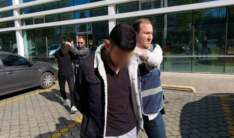 Samsun’da pompalı tüfekle 2kişiyi yaralayan zanlılar tutuklandı - Samsun’da pompalı tüfekle 2 kişiyi vurarak yaralamaktan gözaltına alınan 2 kişi, çıkarıldıkları mahkemece tutuklandı.