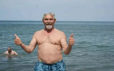 Karadeniz Akdeniz’i aratmadı: 30 dereceyi bulan sıcakta denize girerek serinlediler
