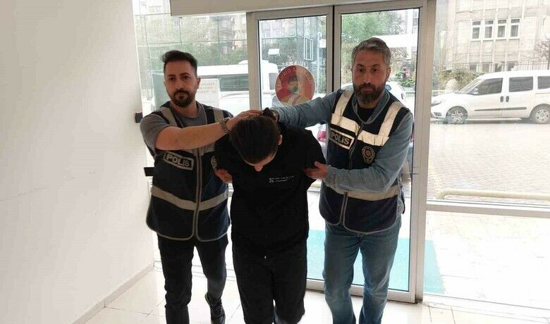 Konuşmak için ormana götürdüğü ortağınıöldüren şahıs adliyeye sevk edildi - Samsun’da bir kişi, konuşmak için ormanlık alana götürdüğü ortağını tabancayla vurarak öldürdü. Gözaltına alınan şahıs adliyeye sevk edildi.