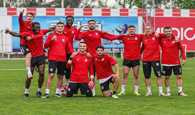 Samsunspor, Adana Demirspor’a hazır
 - SAMSUN (İHA) – Samsunspor, Adana Demirspor maçı hazırlıklarını tamamlayarak maç saatini beklemeye geçti.