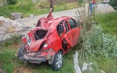 Kontrolden çıkan otomobil evin avlusuna uçtu: 2 ağır yaralı
