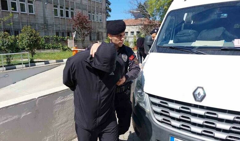 Samsun’da 27 bin 412 adet sentetik eczave 100 sikke ile yakalanan 2 kişi tutuklandı - Samsun’da narkotik polisi tarafından 27 bin 412 adet sentetik ecza ve Osmanlı dönemine ait 100 adet sikke ile yakalanan 2 kişi, çıkarıldıkları mahkemece tutuklandı.