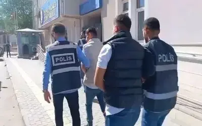 Oto galerinin camlarının kırılıp 2 aracın yakılmasıyla ilgili 10 kişi yakalandı
