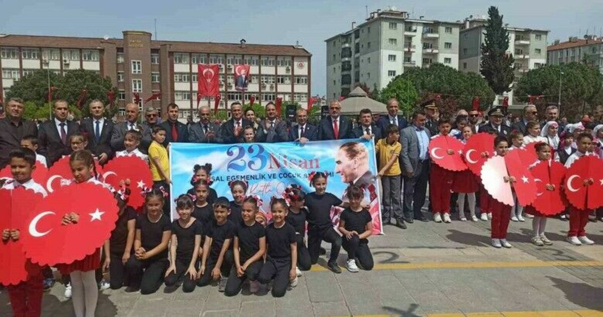 Bafra ve Alaçam’da 23 Nisan coşkuyla kutlandı
