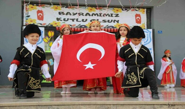 Çarşamba’da 23 Nisan coşkusu
 - Samsun’un Çarşamba ilçesinde 23 Nisan Ulusal Egemenlik ve Çocuk Bayramı kutlamaları büyük bir coşku ile gerçekleştirildi.