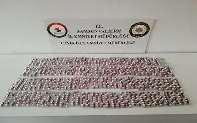 Polis şüpheli şahsın elindeki poşette 1050 adet sentetik ecza ele geçirdi
