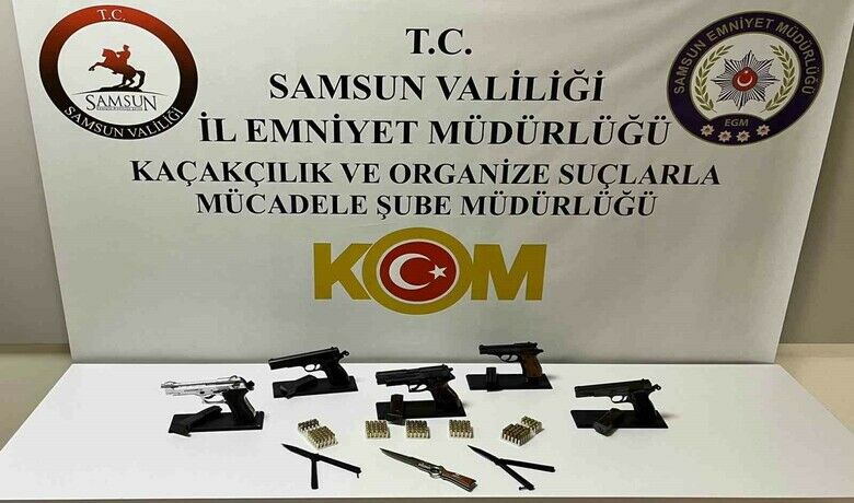 Samsun’da 2 kişi 5 adet tabancayla yakalandı
 - Samsun’da KOM polisi tarafından yapılan takip ve çalışma sonucu 5 adet tabanca ile yakalanan 2 kişi gözaltına alındı.