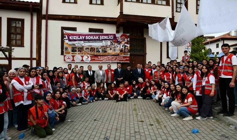 Vezirköprü’de Kızılay Sokak Şenliği
 - Samsun’un Vezirköprü ilçesinde Kızılay tarafından Kızılay Sokak Şenliği düzenlendi.