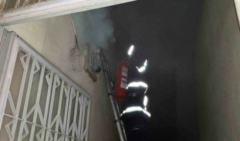 Elektrik panosunda çıkan yangın korkuttu - Samsun’un Bafra ilçesinde bir apartmanın girişinde bulunan elektrik panosunda çıkan yangın korkuttu.