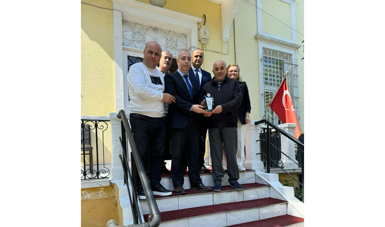 Gömeç: "Toplumumuza ve insanımızakatkı sağlamaya devam edeceğiz" - Samsun Çarşambalılar Vakfı Yönetim Kurulu Başkanı Savaş Gömeç, derneğin kurulduğu günden itibaren toplum ve insanlara katkı sağlamaya çalıştığını belirtti.