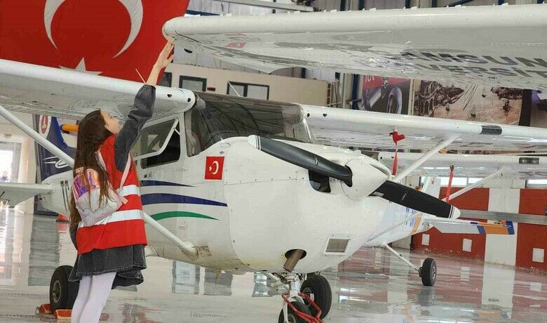 Çocuk Üniversitesi projesiyleminikler kampüs hayatını deneyimledi - Samsun’da "Çocuk Üniversitesi" projesi ile minik öğrenciler fakültede derslere girdi, kampüs hayatını deneyimledi.