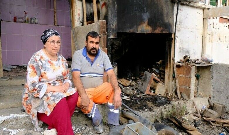 7 yıl önce elleriyle yaptıkları ev kül oldu - Samsun’un Bafra ilçesinde 7 yıl önce kendi elleriyle yaptıkları evleri çıkan yangında küle dönen aile, destek bekliyor.