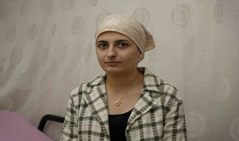 Genç kız hastaneye komada geldi, yürüyerek çıkti
 - Samsun’da beynindeki 4 santimetre çapındaki damar yumağı (intrakranial arteriovenöz malformasyon) nedeniyle koma halinde Samsun Eğitim ve Araştırma Hastanesine kaldırılan genç kız, ameliyat edildikten sonra hastaneden yürüyerek çıktı.