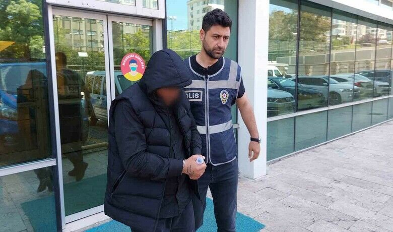 Ayrıldığı kadının evinin kapısınıateşe veren şahıs tutuklandı - Samsun’da 3 yıl birlikte yaşayıp ayrıldıkları kadının evinin kapısını ateşe veren şahıs çıkarıldığı mahkemece tutuklandı.