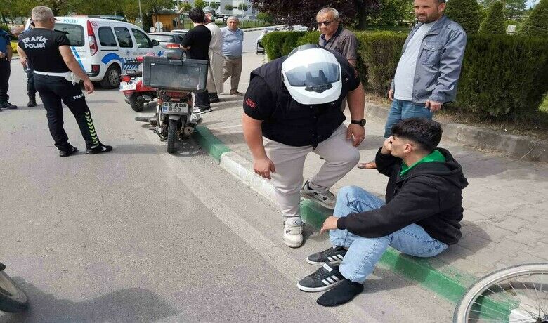 Otomobille çarpışan motokurye yaralandı
 - SAMSUN (İHA) – Samsun’un Çarşamba ilçesinde otomobil ile çarpışan motokurye yaralandı.