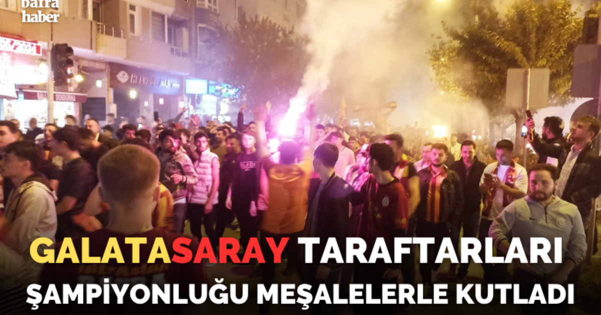 Galatasaray Taraftarları Şampiyonluğu Meşalelerle Kutladı