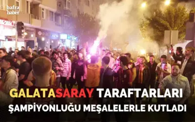 Galatasaray Taraftarları Şampiyonluğu Meşalelerle Kutladı
