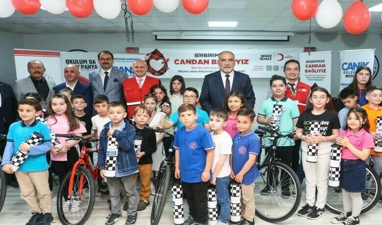 Kan bağışı yapılmasınakatkı sağlayan öğrencilere ödül - Samsun’da, Canik Belediyesi’nin katkılarıyla ilçede hayata geçirilen "İyilik Kanımızda Var!" kan bağışı toplama yarışmasında ödüller sahiplerini buldu.