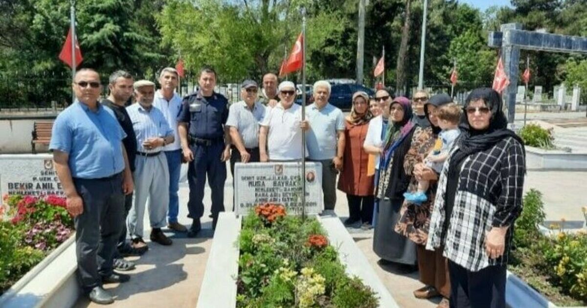 Şehit uzman çavuş kabri başında dualarla anıldı
