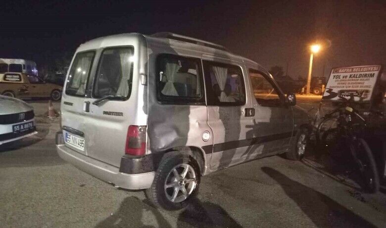 Hafif ticari araç ilemotosiklet çarpıştı: 1 yaralı