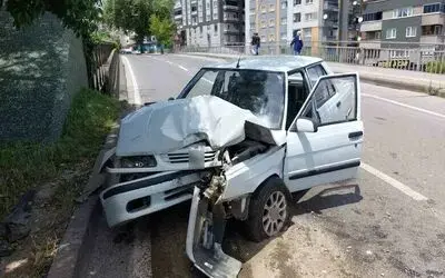 Samsun’da otomobil aydınlatma direğine çarptı: 1 yaralı
