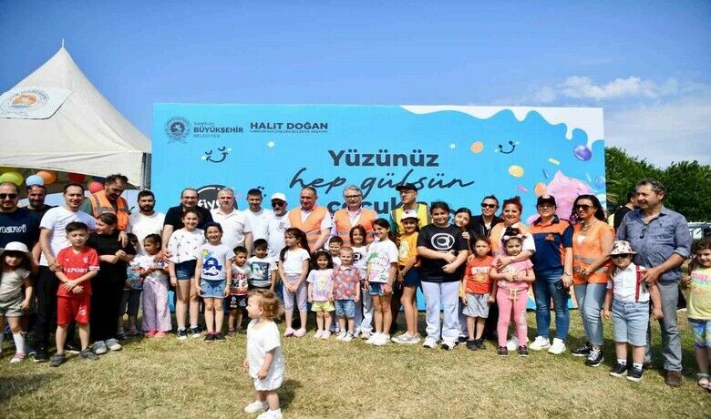 Samsun’da 5’nci GelenekselBaba Çocuk Şenliği gerçekleşti - Samsun Büyükşehir Belediyesi ve İlk İş Babalık Platformu iş birliğinde 5’nci Geleneksel Baba Çocuk Şenliği gerçekleşti. Babalar Günü öncesi babalar ve çocuklar renkli balonlar, neşeli müzikler eşliğinde birbirinden keyifli etkinliklere katılarak neşe dolu anlar yaşadı.