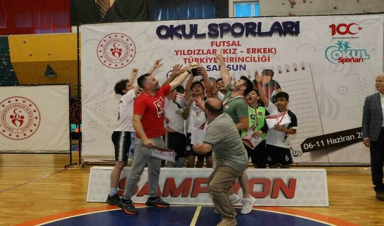 Futsal müsabakaları nefes kesti
 - Samsun’da düzenlenen Okul Sporları Futsal Yıldızlar Kız-Erkek Türkiye Birinciliği müsabakaları, nefes kesen maçların ardından sona erdi.