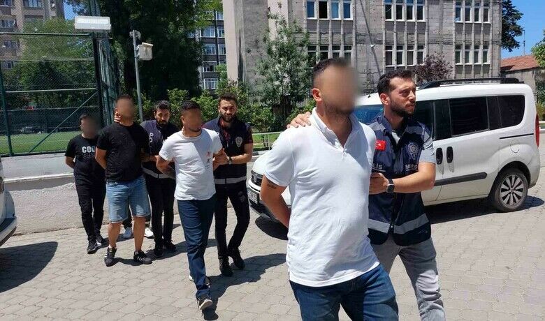 İşyeri kurşunlamadan 4 kişi adliyeye sevk edildi
 - Samsun’da tüfekle işyerine saldırı düzenlenmesi olayıyla ilgili gözaltına alınan 4 kişi adliyeye sevk edildi.