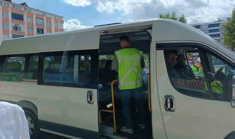Bayram şekeri polisten
 - Samsun Alaçam İlçe Emniyet Müdürlüğü Trafik Büro Amirliği ekipleri, Kurban Bayramı dolayısıyla ilçe merkezinde denetimleri arttırdı.