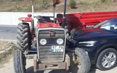 Otomobil traktöre çarptı: 1 yaralı