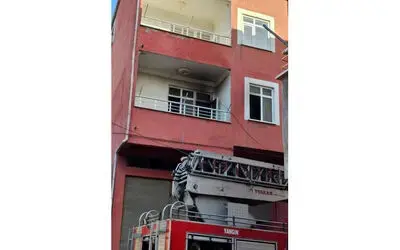 Yangında mahsur kalan aile kurtarıldı
