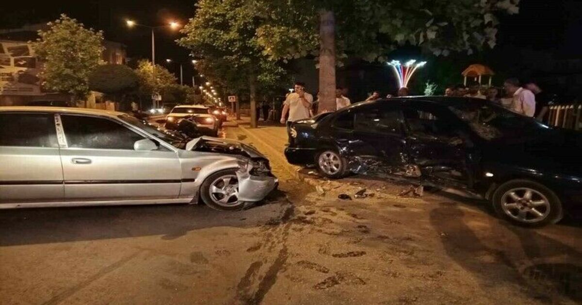 İki otomobil çarpıştı: 2 yaralı