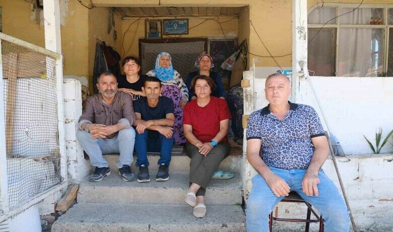 Ailenin yılan kabusu - Samsun’da evlerinin altında yaşayan yılanlar nedeniyle korku yaşayan aile, ellerinde tüfeklerle gece boyunca nöbet tutuyor.
